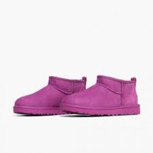 Uggs classic ultra mini boot size 5